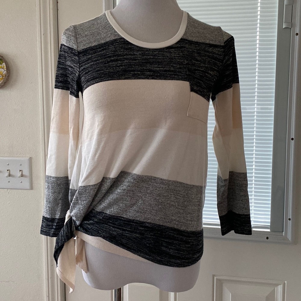 Cute long sleeve color block top with tie accent